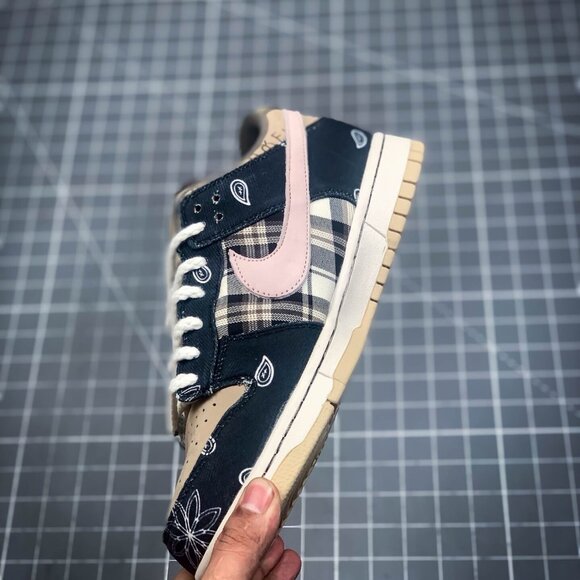 Travis Scott x Nike Dunk SB "Jackboys shoe - Picture 3 of 9